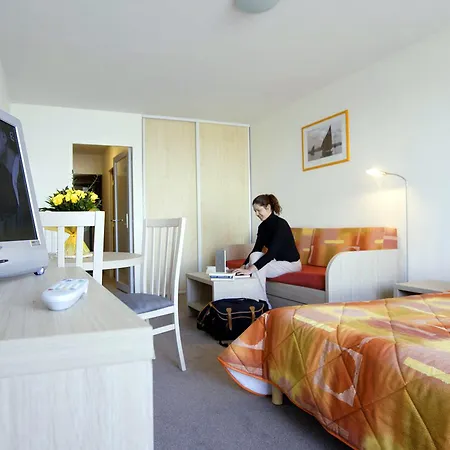 Hoteliere Odalys L'archipel לה רושל